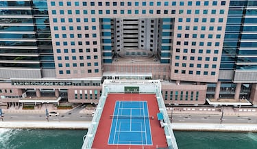 La azotea del Pacific Club, con vista al puerto Victoria, en Hong Kong.