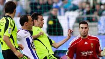 <b>SEGURO. </b>Roberto hizo un buen partido, desbarató las ocasiones de gol del Deportivo y el Zaragoza logró dejar su puerta a cero.