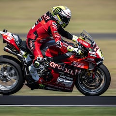 Razgatlioglu lidera mientras Bautista recupera sensaciones