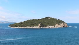 La isla europea a media hora de Italia donde hay más conejos que personas