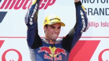 Victoria de Oliveira en una accidentada carrera de Moto3