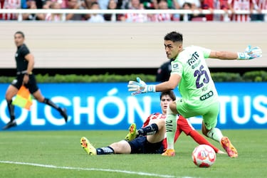 Armando “La Hormiga” González hace historia: rompe récord de Chicharito y empata a Pulido