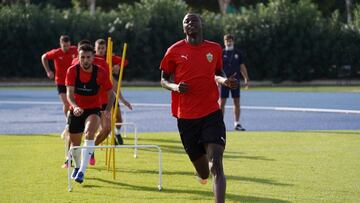 Sadiq, el tanque del Almería,durante un entrenamiento.