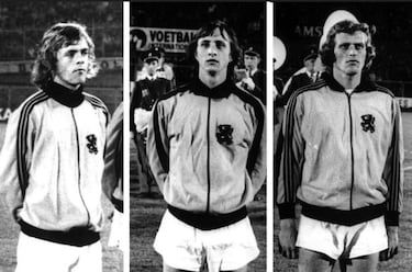 El Ajax revolucionó el fútbol como juego, logrando los campeonatos de 1971, 1972 y 1973. En el centro de ello estaba Johan Cruyff,  con Johnny Rep a su derecha y Piet Kiezer sobre su izquierda.
El trío brilló tambien para Países Bajos en la Copa Mundial 1974, pero no pudo reproducir sus acciones heroicas continentales ante Alemania Occidental.