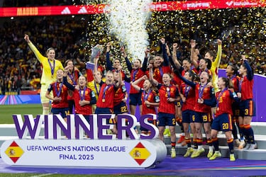 Las jugadoras celebran el título.