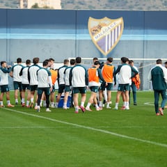 El Málaga defiende la plaza de playoff ante su bestia negra contemporánea