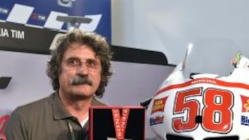 Paolo Simoncelli recogi&oacute; en el circuito de Mugello la medalla con la que el Mundial nombraba a su hijo Marco &lsquo;Leyenda de MotoGP&rsquo;.