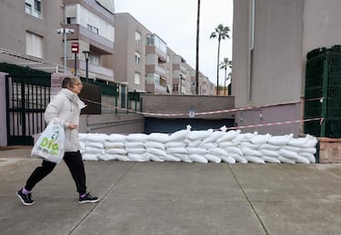 Imágenes del operativo de alerta activado en Jerez de la Frontera (Cádiz), donde la llegada del temporal «Marta» podría causar inundaciones por el colapso de colectores de agua.