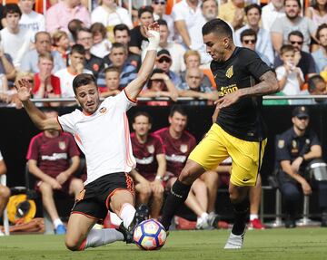 El lateral valenciano ha ido de más a menos desde su fulgurante debut como titular en Valencia. Aún así es un fijo en la banda izquierda de Mestalla.