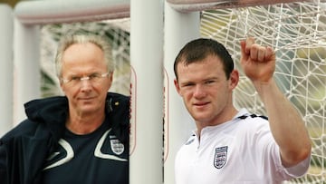 Eriksson y Rooney posan en un entrenamiento de preparaci&oacute;n para el Mundial de Alemania 2006.