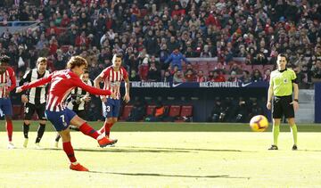 Atlético de Madrid 1-0 Levante | Griezmann no falló desde los once metros y adelantó al Atlético en el marcador. 