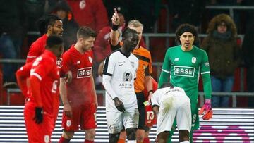 Guillermo Ochoa titular en la remontada del Standard Lieja