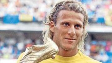 <b>HAZAÑA. </b>Forlán logró la Bota de Oro con el Villarreal en la 04-05.
