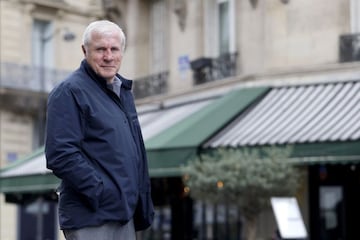 Luis Fernández, en las calles de París.