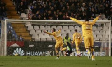 0-1. Darder celebra el primer tanto.