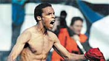 <b>¿BLANCO O ROJILLO? </b>Valdo está triunfando en Osasuna, pero el Madrid podría recuperarle.