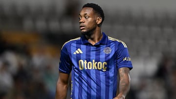 FARO, PORTUGAL - JULY 23: Jhon Duran of Fenerbahce in action during the pre-season friendly match between Fenerbahce and Al Ittihad in Faro, Portugal, on July 23, 2025. (Photo by Serhat Cagdas/Anadolu via Getty Images)
