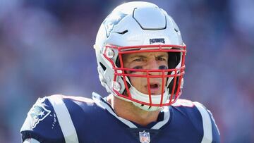 FOXBOROUGH, MA - SEPTEMBER 30: Rob Gronkowski #87 of the New England Patriots looks on during the second half against the Miami Dolphins at Gillette Stadium on September 30, 2018 in Foxborough, Massachusetts.   Maddie Meyer/Getty Images/AFP
 == FOR NEWSPAPERS, INTERNET, TELCOS &amp; TELEVISION USE ONLY ==