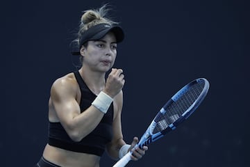 Melbourne (Australia), 14/01/2025.- Renata Zarazua of Mexico in action during her Women's round 1 match against Taylor Townsend of the USA at the Australian Open tennis tournament in Melbourne, Australia, 14 January 2025. (Tenis) EFE/EPA/ROLEX DELA PENA
