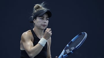 Melbourne (Australia), 14/01/2025.- Renata Zarazua of Mexico in action during her Women's round 1 match against Taylor Townsend of the USA at the Australian Open tennis tournament in Melbourne, Australia, 14 January 2025. (Tenis) EFE/EPA/ROLEX DELA PENA