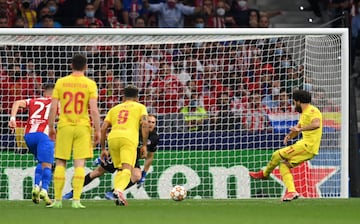 2-3. Mohamed Salah marca de penalti el tercer gol.