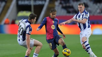 Real Sociedad's Spanish forward #40 Arkaitz Mariezkurrena Etxezarreta, Barcelona's Spanish forward #19 Lamine Yamal and Real Sociedad's Spanish defender #17 Sergio Gomez vie for the ball during the Spanish league football match between FC Barcelona and Real Sociedad at Estadi Olimpic Lluis Companys in Barcelona on March 2, 2025. (Photo by LLUIS GENE / AFP)