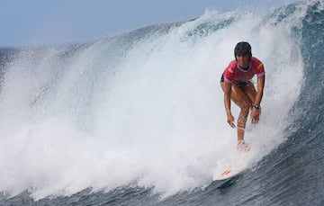 Nadia Erostarbe se ha impuesto a la japonesa Shino Matsuda por un contundente 8.34 a 5.84 para meterse en cuartos de final. La surfista de Zarauz ya está entre las ocho mejores de los Juegos y, por lo tanto, tiene el diploma olímpico garantizado.