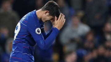 Morata se lamenta de una ocasi&oacute;n fallada en el partido entre el Chelsea y el Crystal Palace.