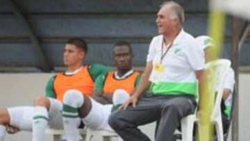 Fernando Castro dirigió al Atlético Huila antes de sentarse en el banquillo verdiblanco.