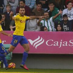 Ortuño destroza al Córdoba y el Cádiz entra en playoff