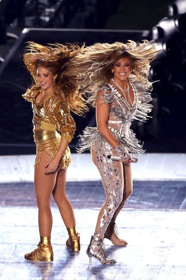 Shakira y Jennifer López fueron las protagonistas del descanso de la Super Bowl que se disputó en Miami. El show, que costó 12 millones de euros, recibió unánimes elogios por la espectacularidad musical y coreográfica.