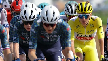 Empieza la batalla entre los dos y el resto