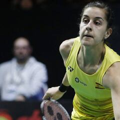 Carolina Marín debuta con una
fácil victoria por la vía rápida