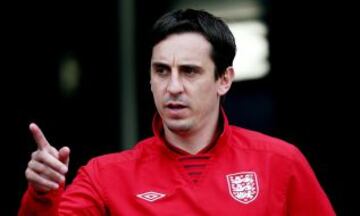 37. Gary Neville. Ex futbolista inglés. Jugó toda su vida en el Manchester United. Ganó 27 títulos locales y 4 internacionales en ese club. Fue seleccionado inglés.