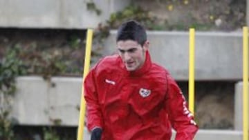 Borja L&oacute;pez durante un entrenamiento con el Rayo