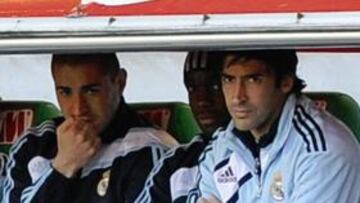 <b>SUPLENTE. </b>Benzema estuvo en el banquillo ayer en El Sardinero.