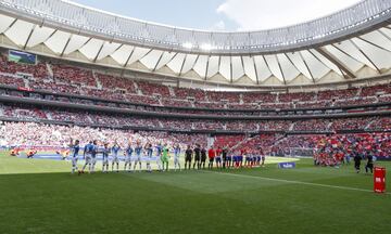 Saludo inicial entre el Atlético de Madrid y el Espanyol. 