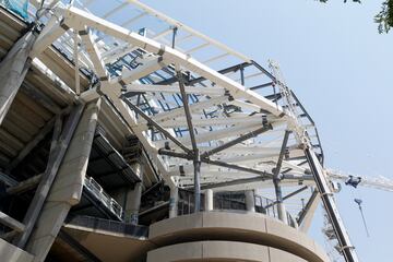 Las obras de remodelación del estadio del club blanco siguen avanzando sin parar durante el verano. Así se encuentra el exterior del estadio durante estos días.