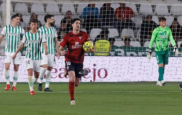 El delantero jabato fue clave para conseguir un buen empate. Carlos Fernández está en su mejor momento y permite a Miranda soñar con la permanencia una jornada más.