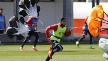 Özbiliz, durante un entrenamiento.