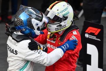 El piloto alemán de Ferrari felicita al finés
