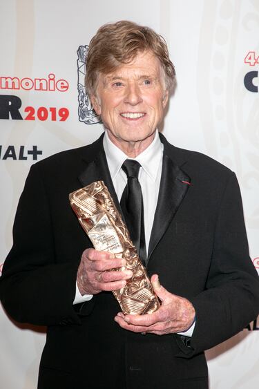 El actor Robert Redford posa con el Premio Honorífico César en la sala de prensa durante la 44.ª Ceremonia de los Premios César en la Salle Pleyel el 22 de febrero de 2019 en París, Francia.