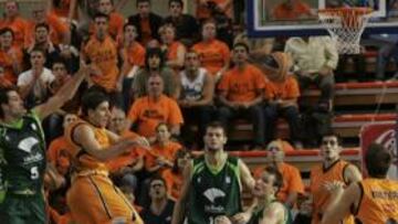 <b>DOMINADORES. </b>Colom dobla para Valters ante Berni y Freire.