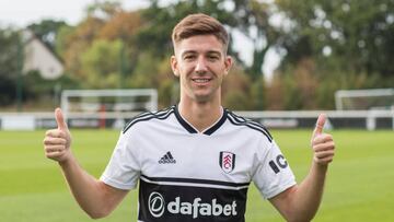 Dejó al Valencia para ir al Fulham de Inglaterra.