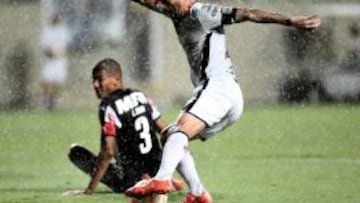 Rodrigo Millar mantuvo el equilibrio en Atlas que maniat&oacute; al Atl&eacute;tico Mineiro.