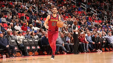 Calderón (14+4) disfruta como titular en la paliza de los Cavs