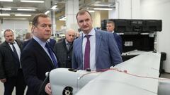 Dmitry Medvedev, Deputy Chairman of Russia's Security Council, visits a technological centre producing unmanned aerial vehicles in Saint Petersburg, Russia, October 14, 2022. Sputnik/Yekaterina Shtukina/Pool via REUTERS ATTENTION EDITORS - THIS IMAGE WAS PROVIDED BY A THIRD PARTY.