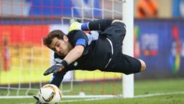 SE SIENTE FUTBOLISTA. Casillas, en un partido con el Oporto.