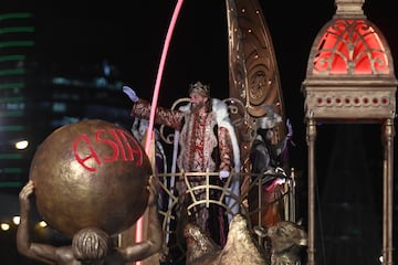 Los Reyes Magos recorren en su tradicional cabalgata el centro de Madrid. 