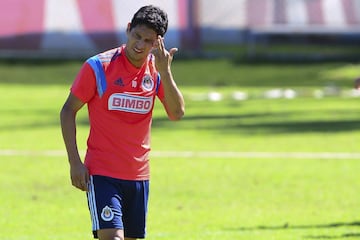 Vergara invirtió mucho dinero en fichajes importantes, pero muy pocos fueron capaces de entregar los resultados esperados con el uniforme del Rebaño Sagrado. Gullit era uno de los mejores jugadores de la Liga MX, mientras Reyna tenía un título de goleo en sus espaldas, ambos decepcionaron con creces.